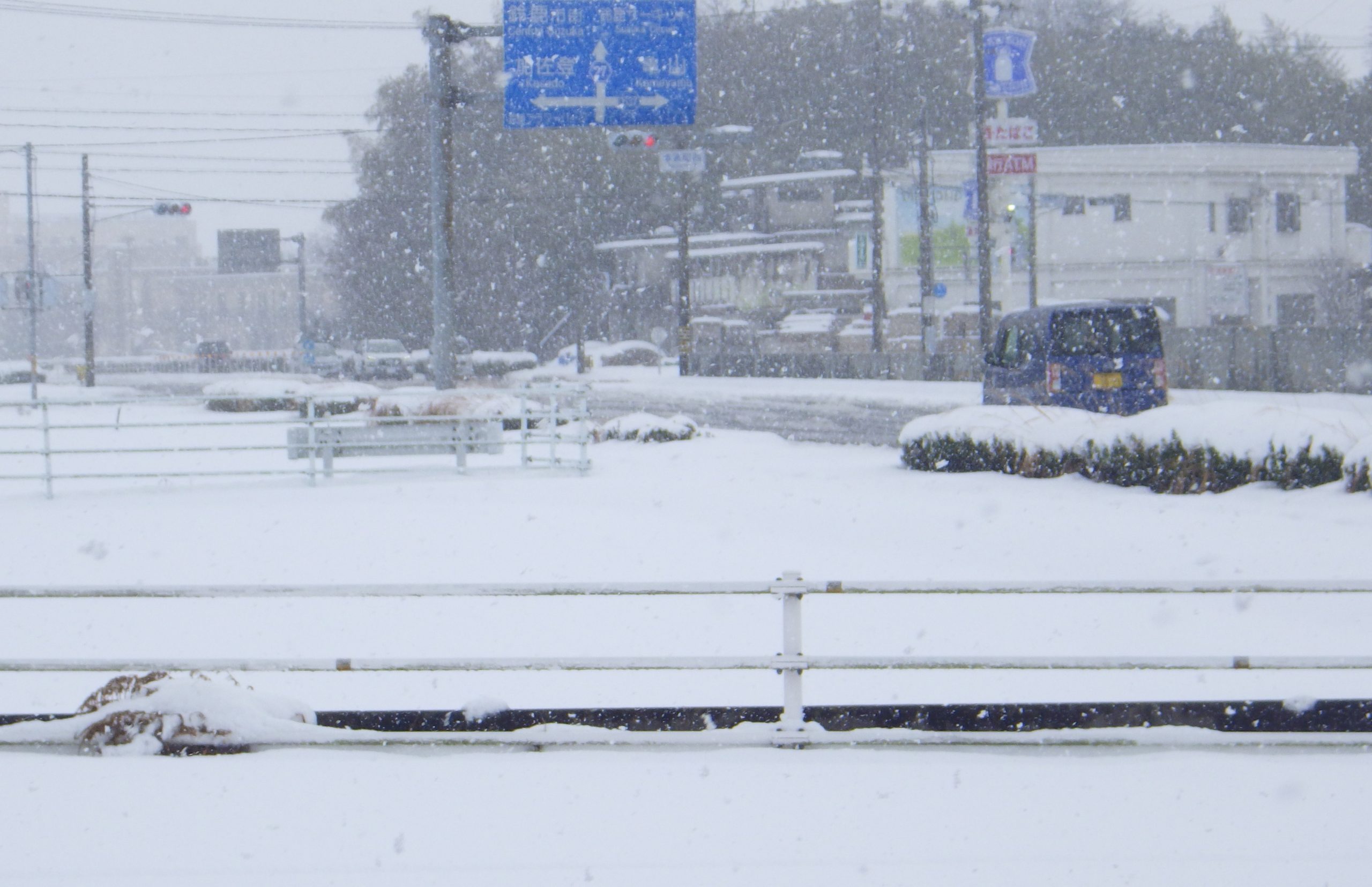 立春すぎの大雪　通行止め相次ぐ　三重県北勢地方