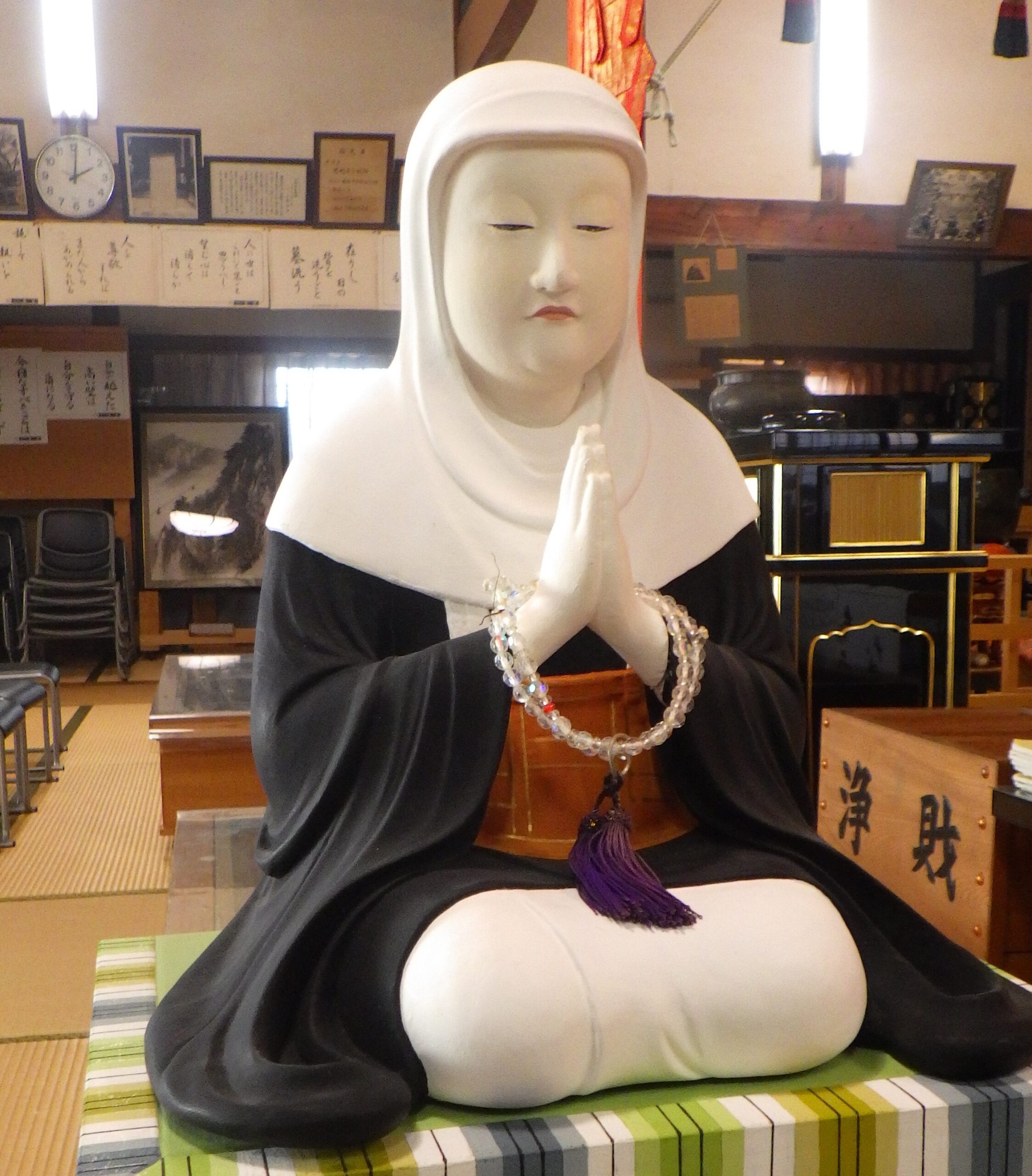 座像の裏に江戸時代の年号　住職が偶然、見つける　三重県鈴鹿市神戸の観音寺